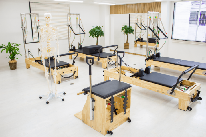 骨盤矯正で姿勢リセット!堀江のトリコ3人制セミパーソナルピラティスの画像